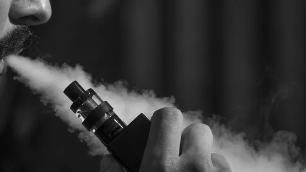 Rokok Elektrik: Bahaya Tersembunyi bagi Kesehatan Remaja