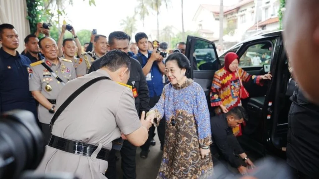 Pertemuan Kapolri dengan Megawati: Momen Silaturahmi di Tengah Ketegangan Politik
