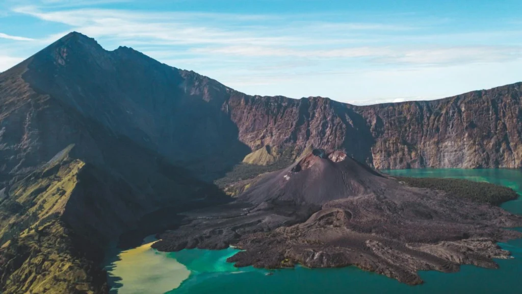 Kecelakaan Pendaki di Gunung Rinjani: Upaya Evakuasi dan Peringatan bagi Pendaki