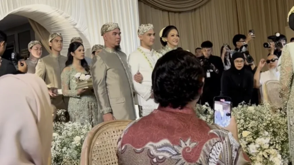 Kedewasaan Ahmad Dhani di Pernikahan Putranya
