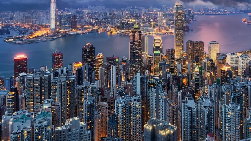 Dampak Topan Wipha di Hong Kong: Ratusan Penerbangan Dibatalkan dan Korban Berjatuhan