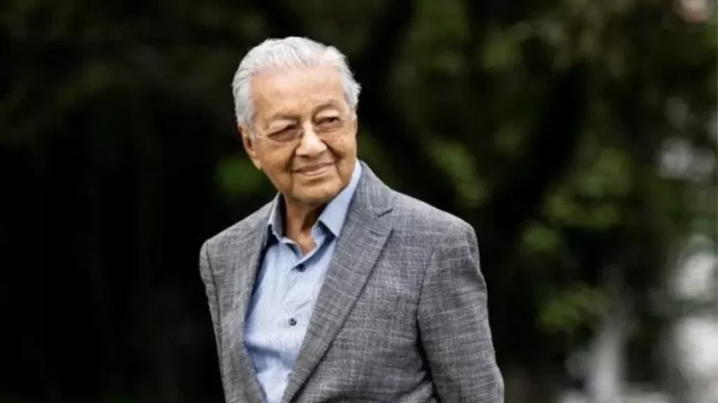 Mahathir Mohamad Rayakan Ulang Tahun ke-100 dengan Penuh Syukur dan Refleksi
