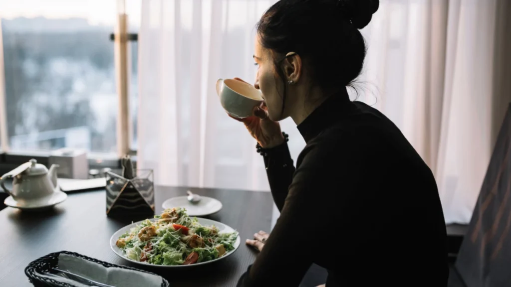 Makan Bersama Teman: Mengoptimalkan Pengalaman Melalui Mindful Eating