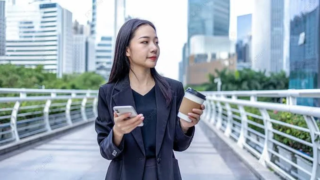 Gabungkan Gaya Office Look dan Street Style untuk Penampilan Modern